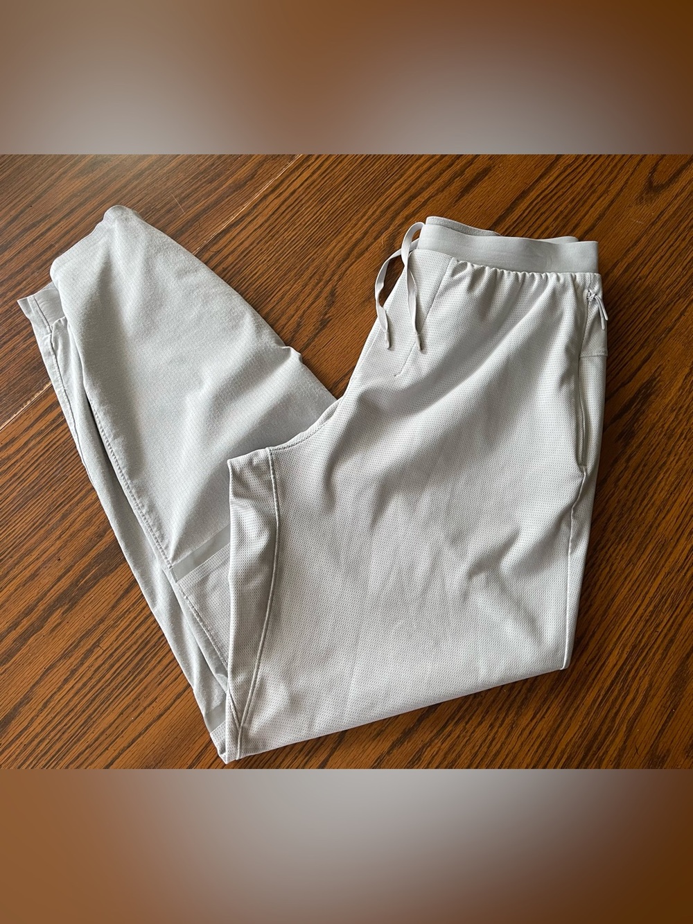 Women’s Lululemon Gray Drawstring Jogger Pants that Zip At Bottom Size Medium